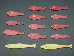 Collection of 13 Georgian Fish Gaming Counters Thread Holders